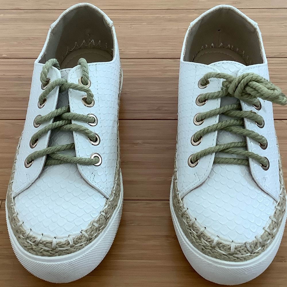BRAND NEW! VENUS Winter White and Green Sneakers